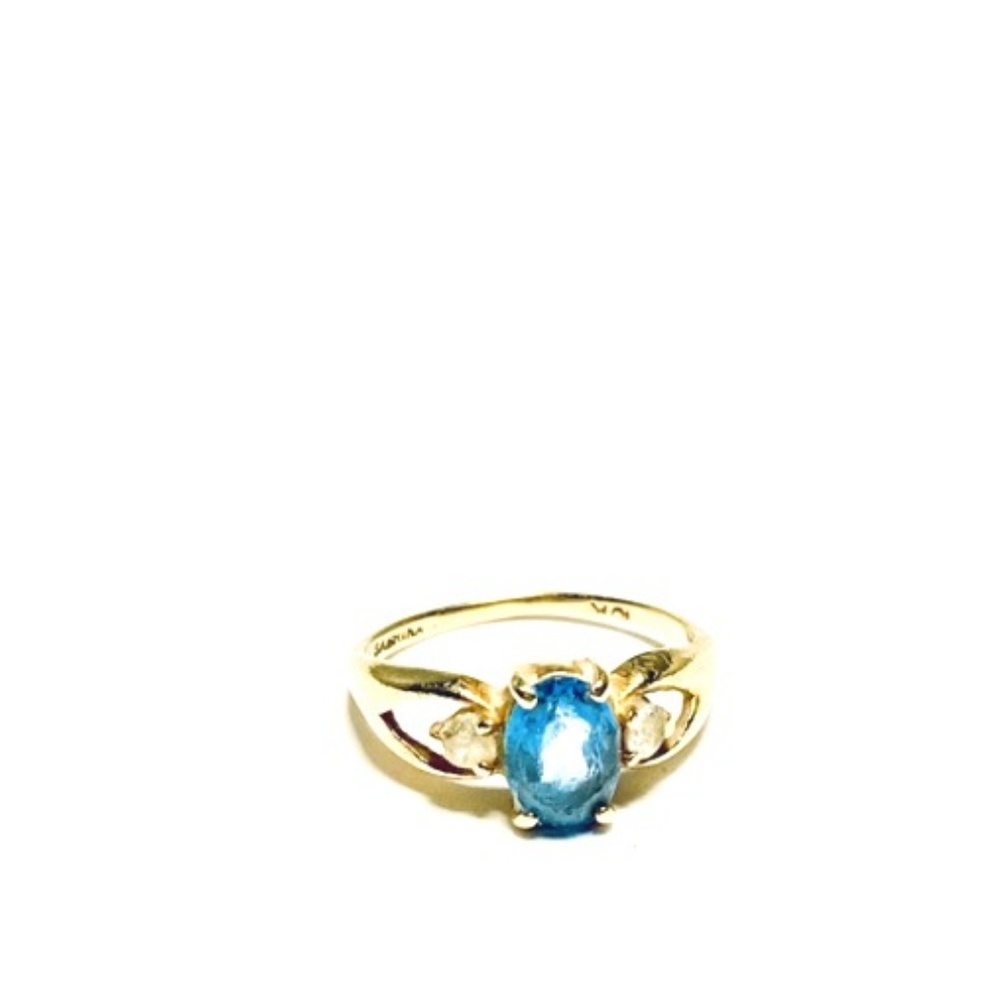 10k Gold Ring with Blue Oval Topaz Gemstone. 1.42 Grams. Size. 4 .75
